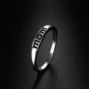 LiveChicStyle Jewelry - Mom Silver Dainty Ring LiveChicStyle Jewelry - Mom Silver Dainty Ring